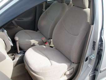 2004 Toyota Platz Pictures