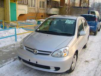 2004 Toyota Platz Photos