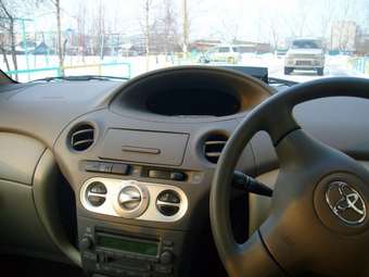 2004 Toyota Platz Photos