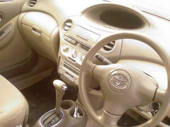2004 Toyota Platz Photos