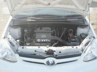 2004 Toyota Platz Pics