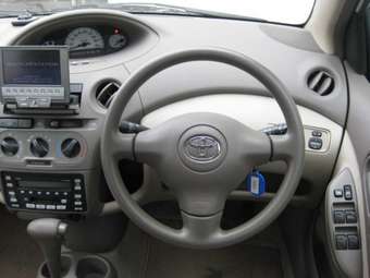2004 Toyota Platz Pictures