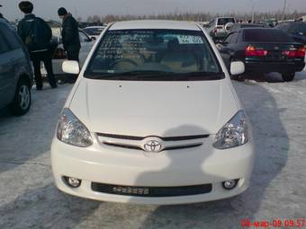 2004 Toyota Platz Photos