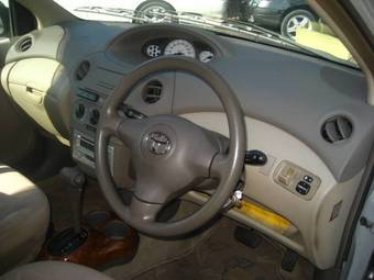 2004 Toyota Platz Photos