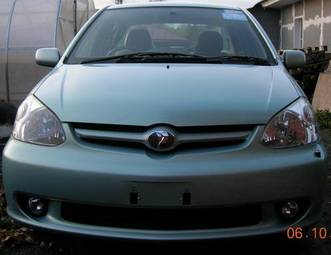 2004 Toyota Platz Pictures