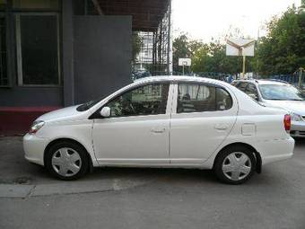 2004 Toyota Platz Pictures