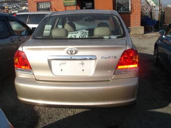 2004 Toyota Platz Pictures