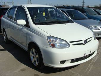 2004 Toyota Platz Pictures