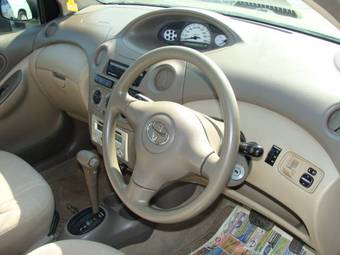 2004 Toyota Platz Photos