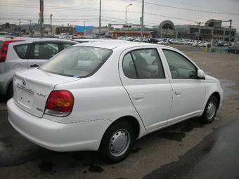 2004 Toyota Platz Photos