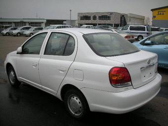 2004 Toyota Platz Pictures