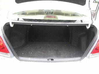 2004 Toyota Platz Images