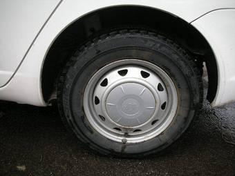 2004 Toyota Platz Pictures