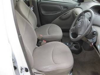 2004 Toyota Platz Pictures