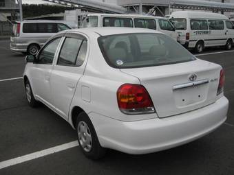 2004 Toyota Platz Pictures