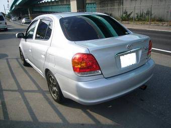 2004 Toyota Platz Photos