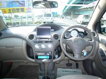 2004 Toyota Platz Photos