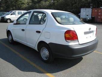 2004 Toyota Platz Photos