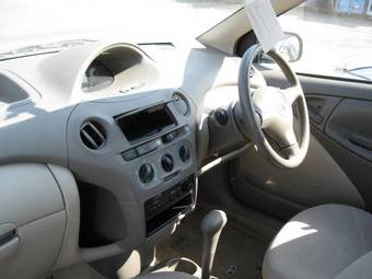 2004 Toyota Platz Pictures