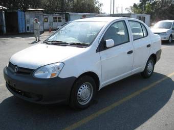 2004 Toyota Platz Photos