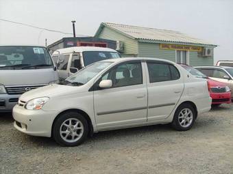 2004 Toyota Platz Pictures