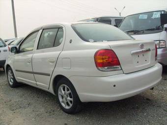 2004 Toyota Platz Pictures