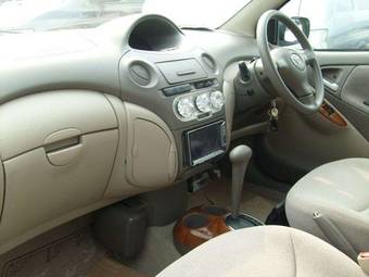 2004 Toyota Platz Photos