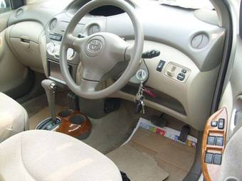 2004 Toyota Platz Photos