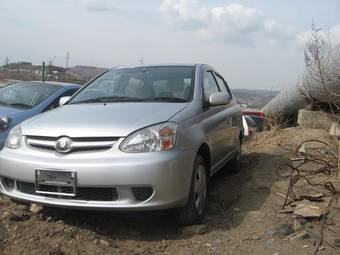 2004 Toyota Platz Pictures