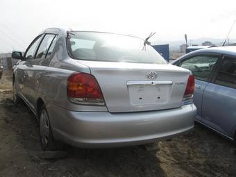 2004 Toyota Platz Photos