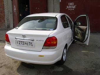 2004 Toyota Platz Pictures