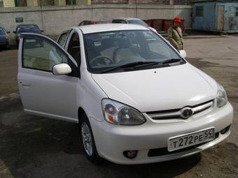 2004 Toyota Platz Pics