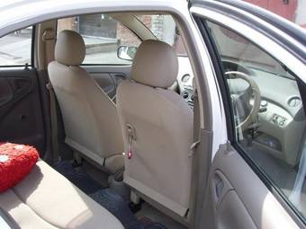 2004 Toyota Platz Photos