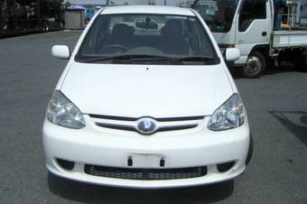 2004 Toyota Platz Pictures