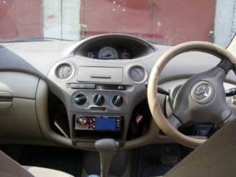 2004 Toyota Platz Pictures