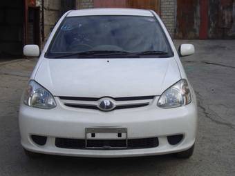 2004 Toyota Platz Pictures