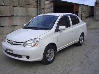 2004 Toyota Platz Pictures