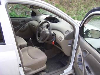 2004 Toyota Platz Photos