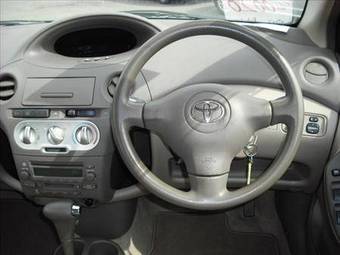 2004 Toyota Platz Pictures