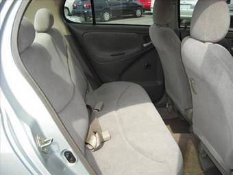 2004 Toyota Platz Pictures