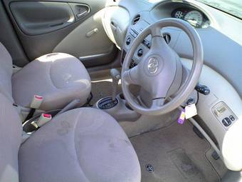 2004 Toyota Platz Pictures
