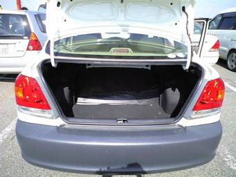 2004 Toyota Platz Pictures