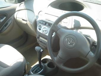 2004 Toyota Platz Images