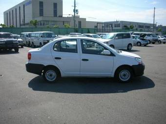 2004 Toyota Platz Photos