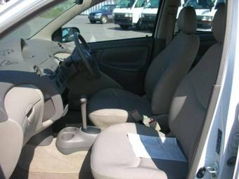 2004 Toyota Platz Images