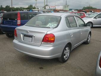 2004 Toyota Platz Pictures