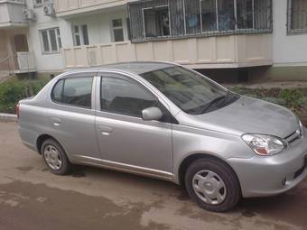 2004 Toyota Platz Pictures