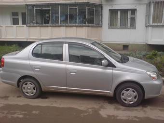 2004 Toyota Platz Pictures