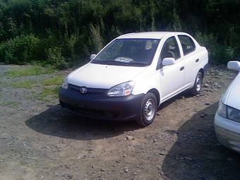 2004 Toyota Platz Pictures