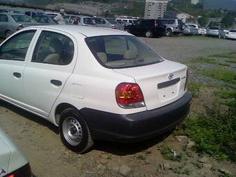 2004 Toyota Platz Photos